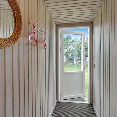 Three-bedroom In Hvide Sande *