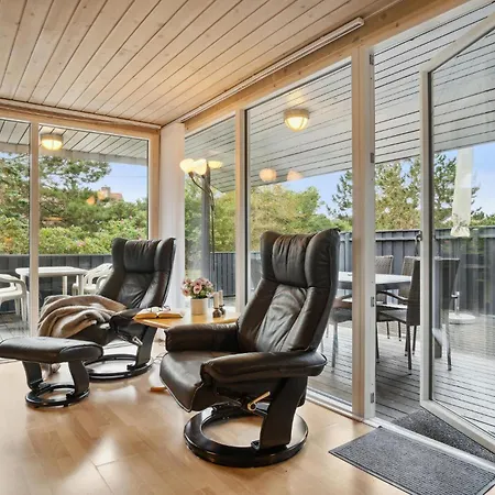 Feriehus Three-bedroom In Hvide Sande *