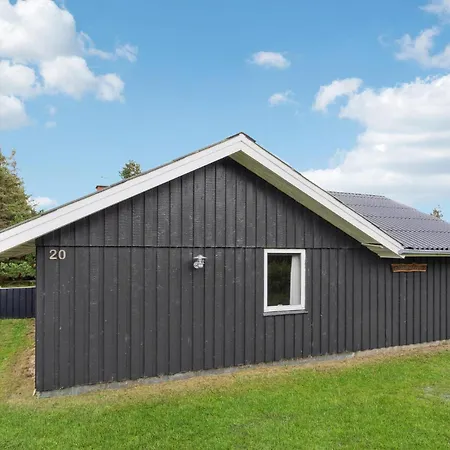 Three-bedroom In Hvide Sande Bjerregard
