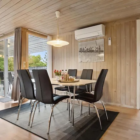 Three-bedroom In Hvide Sande Feriehus Bjerregård