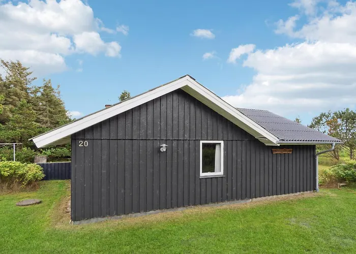 Three-bedroom In Hvide Sande Bjerregård
