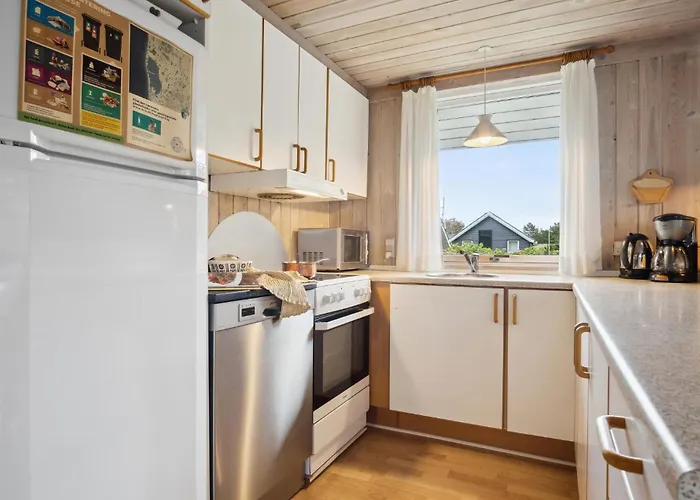 Three-bedroom In Hvide Sande