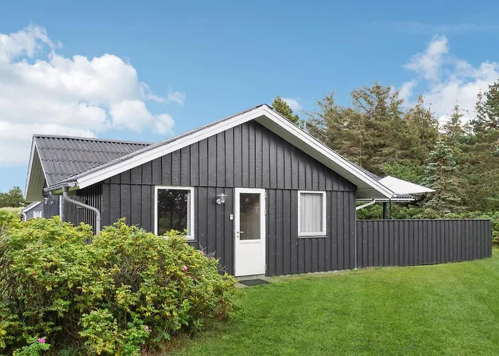 Three-bedroom In Hvide Sande