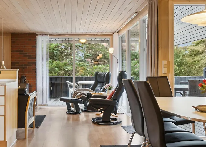 Three-bedroom In Hvide Sande Bjerregard
